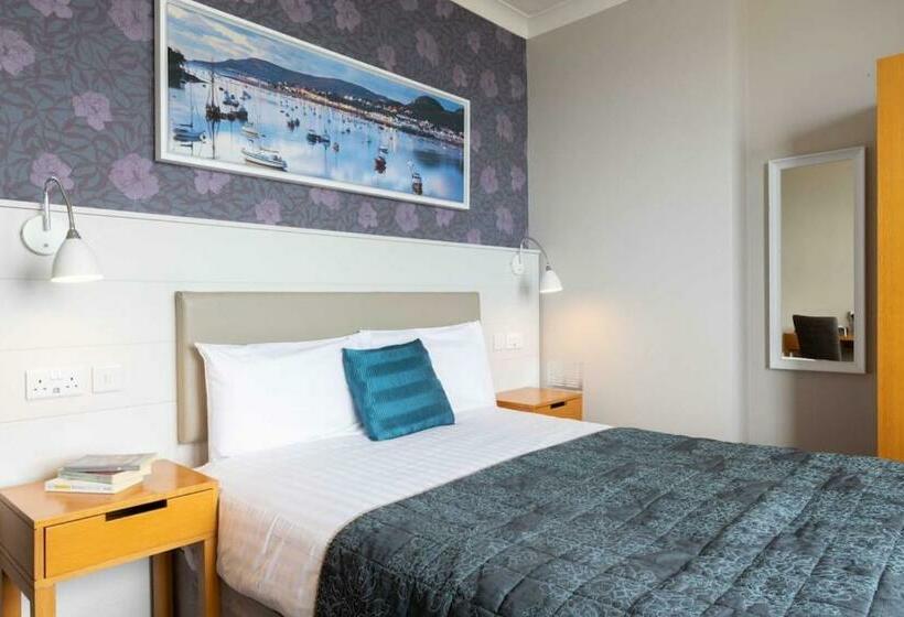 Номер Superior, The County