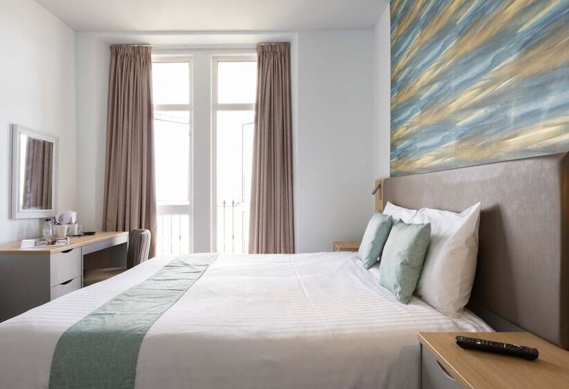 Номер Стандарт Вид на Море, The County