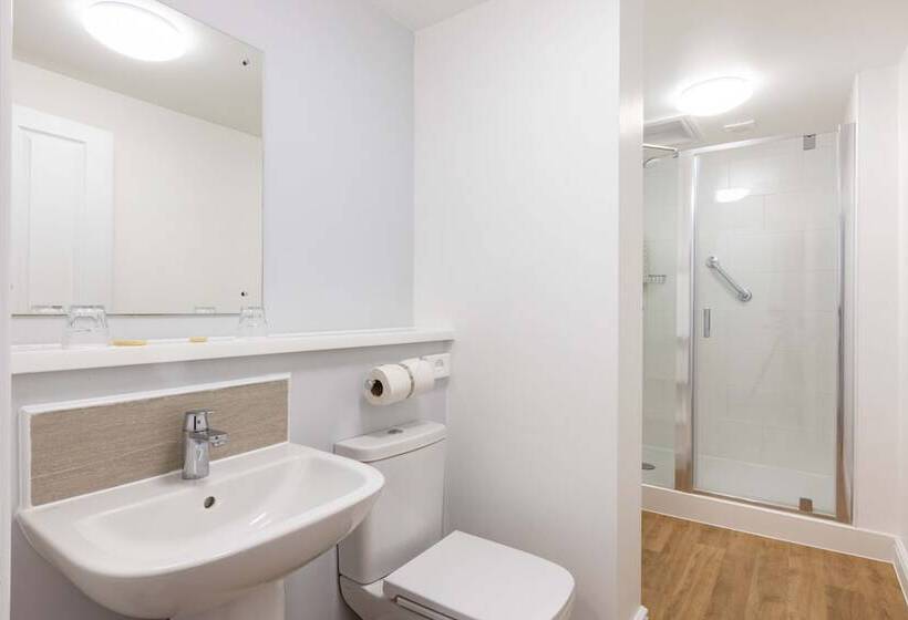 Номер Superior, The County