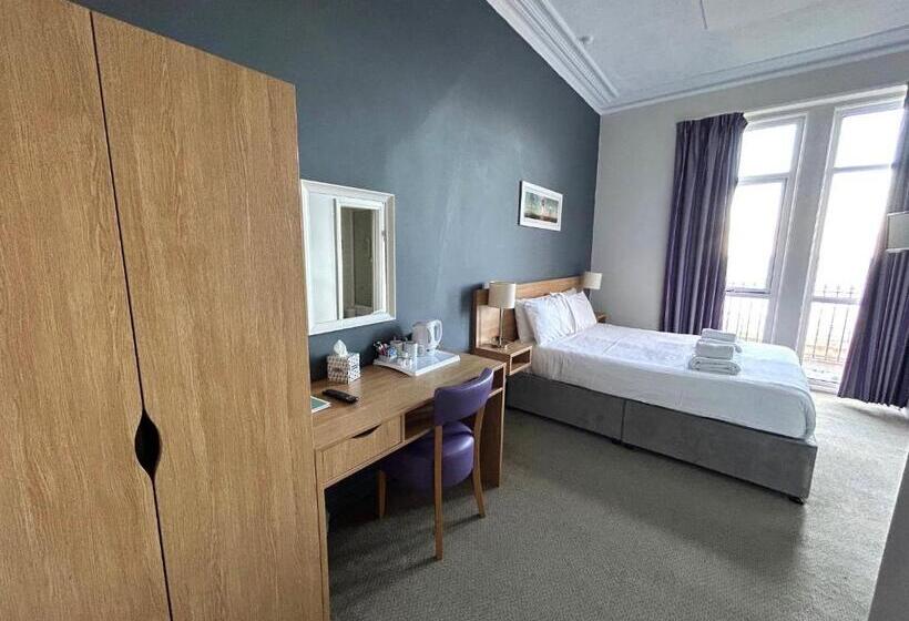 Номер Стандарт Вид на Море, The County