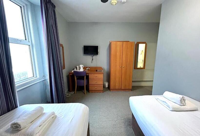 Номер Стандарт Вид на Море, The County