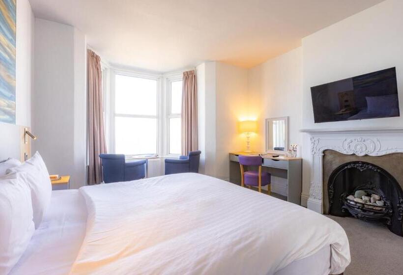 Номер Superior, The County