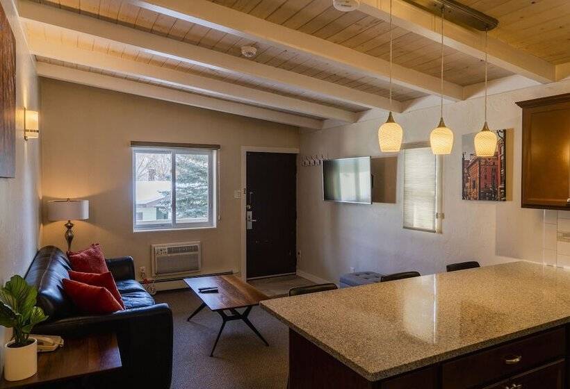 شقة غرفة واحدة, Aspenalt Lodge