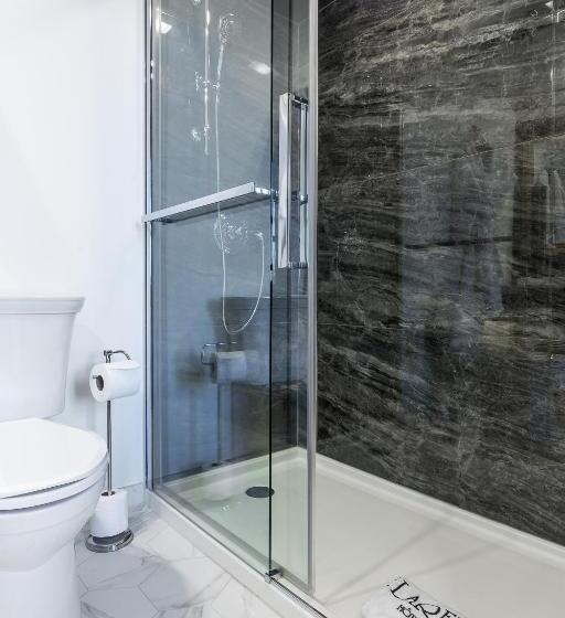 اتاق استاندارد با تخت دو نفره بزرگ, Clarendon