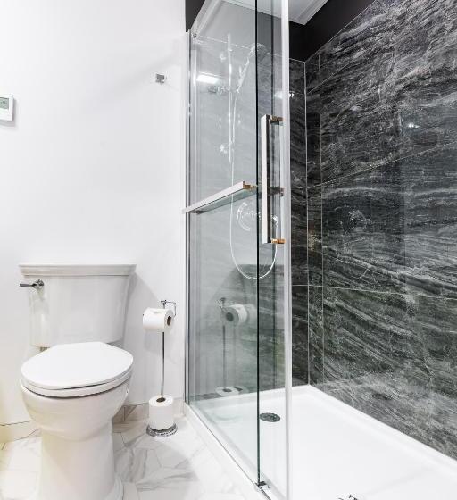 اتاق استاندارد, Clarendon