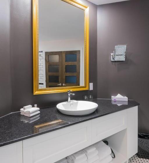 اتاق اجرایی, Clarendon