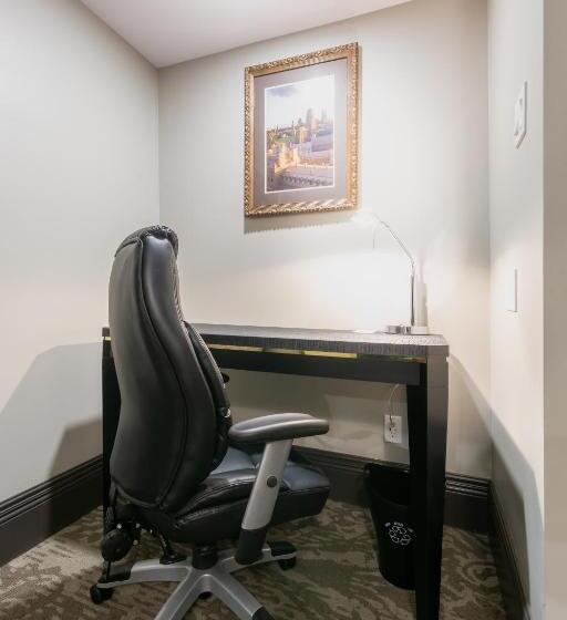 اتاق اجرایی, Clarendon