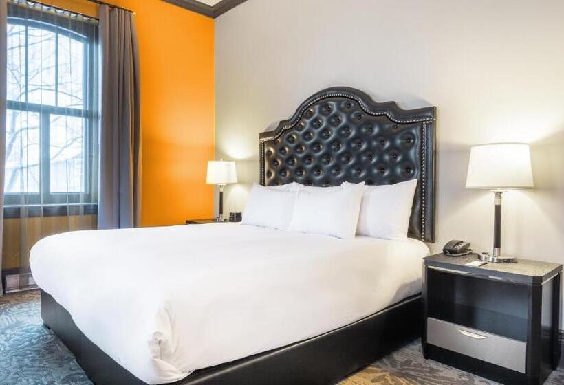 اتاق اجرایی با تخت بزرگ, Clarendon