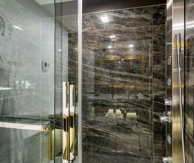 اتاق اجرایی, Clarendon