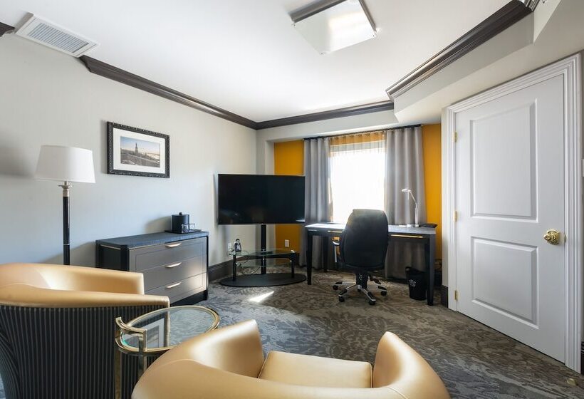 اتاق اجرایی, Clarendon