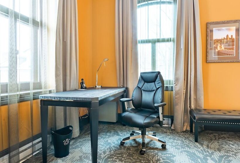 اتاق اجرایی, Clarendon