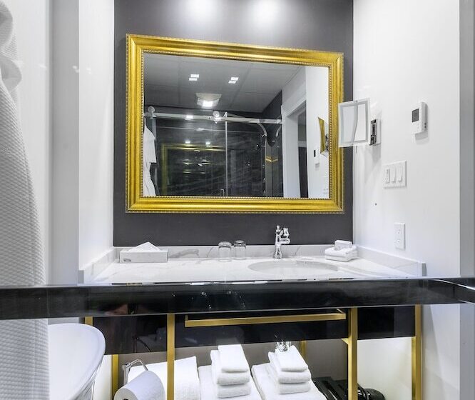 اتاق سوپریور, Clarendon