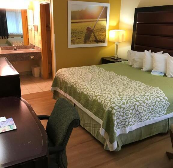 带大床的标准间, Days Inn By Wyndham N Orlando/casselberry