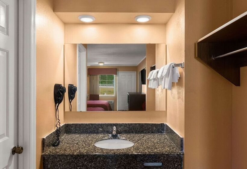 غرفه قياسيه سريرين مزدوجين, Econo Lodge Cornersville