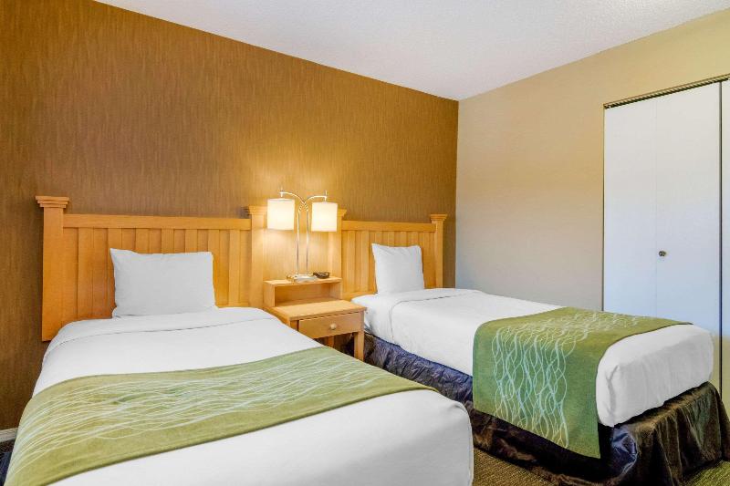 Люкс, Econo Lodge Inn & Suites
