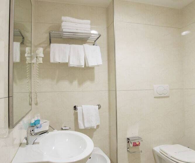 三人经典房间, Europa