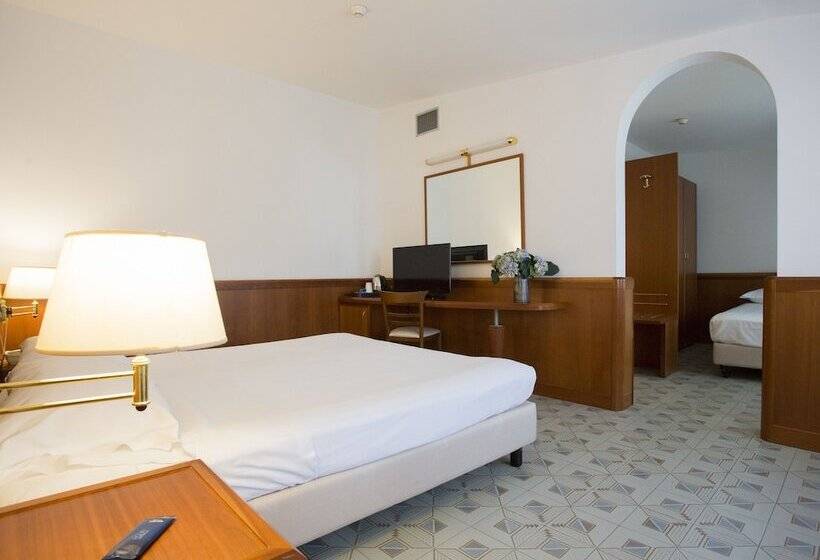 三人经典房间, Europa