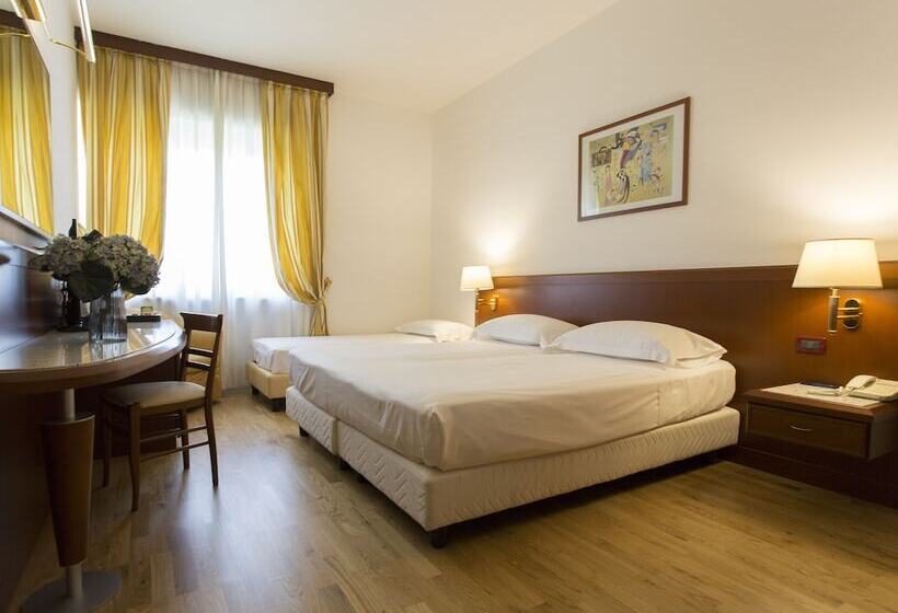 三人经典房间, Europa