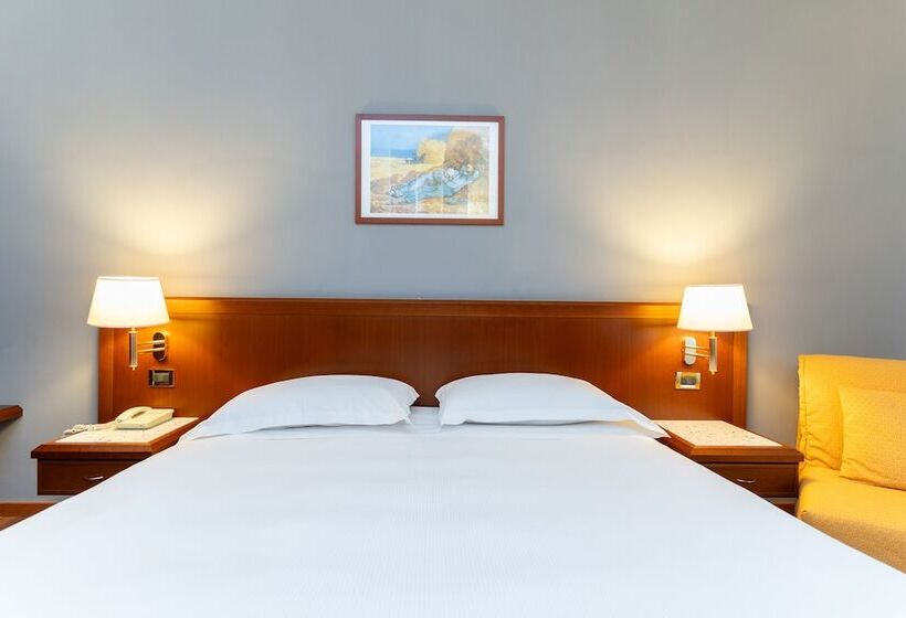 三人经典房间, Europa