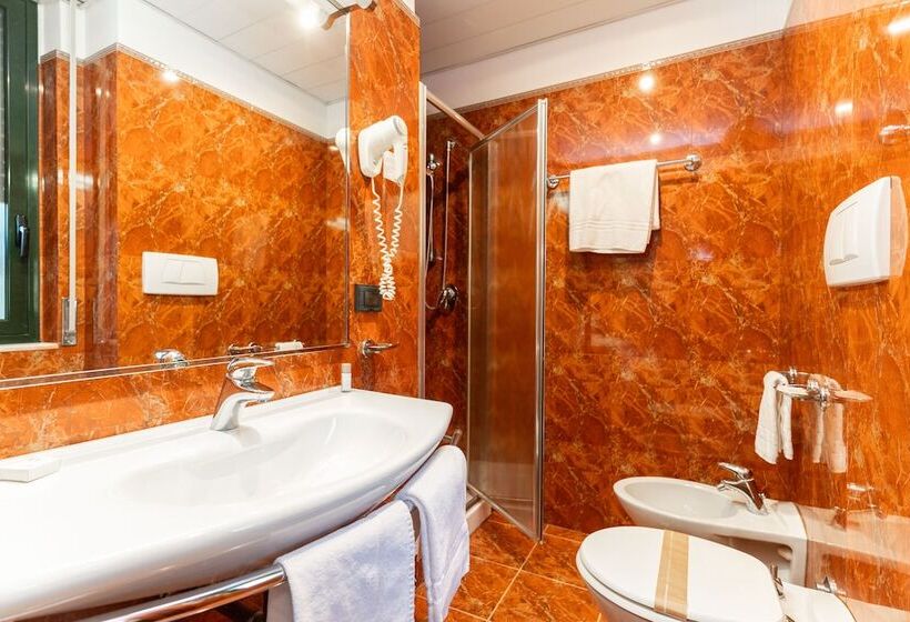 古典房间, Europa