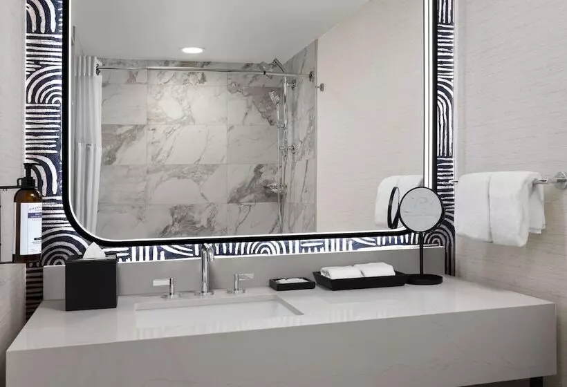 سوییت, Hyatt Regency Irvine