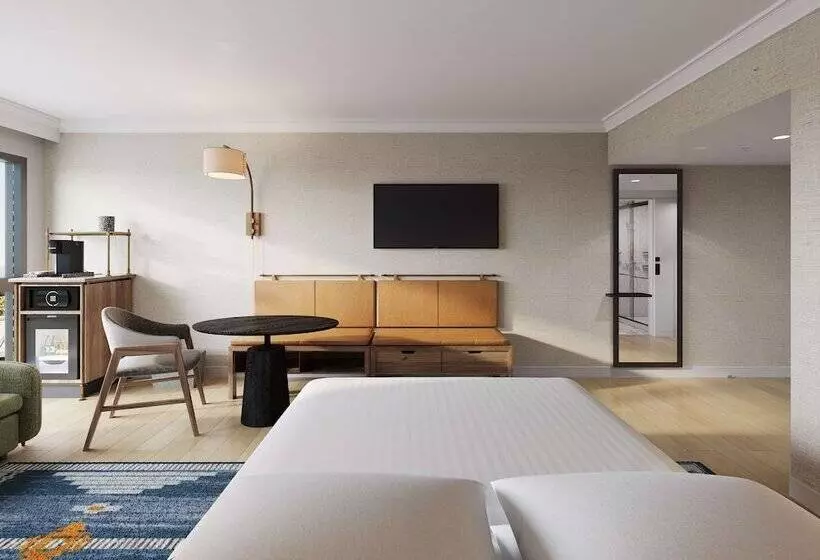 سوییت, Hyatt Regency Irvine