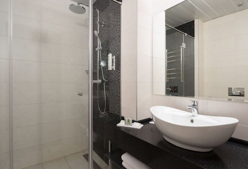 コンフォートルーム, Oktiabrskaya