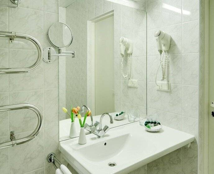 コンフォートルーム, Oktiabrskaya