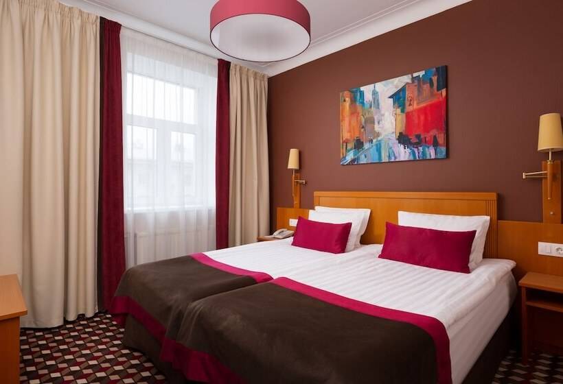 ジュニアスイート, Oktiabrskaya