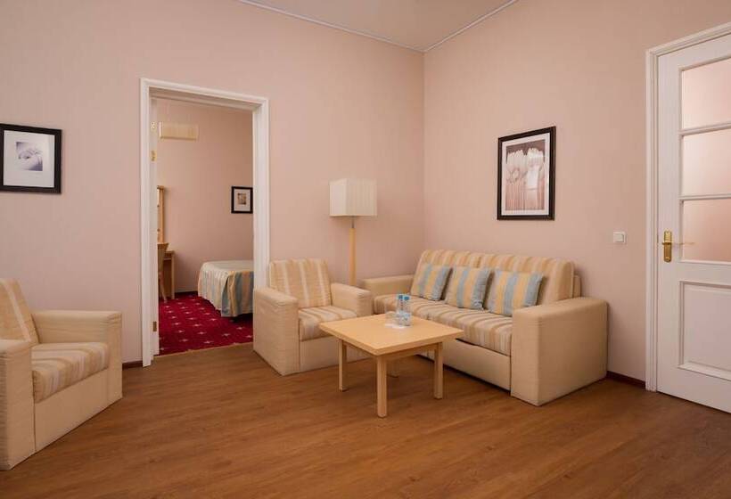 スイート, Oktiabrskaya