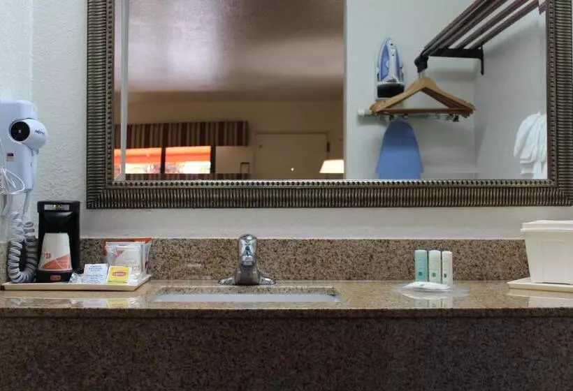 ２ダブルベッドのスタンダードルーム, Quality Inn Florida City  Gateway To The Keys