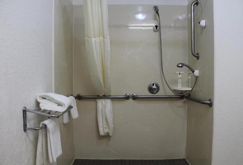 장애인을 위한 킹사이즈 침대 스탠다드 룸, Quality Inn Florida City  Gateway To The Keys
