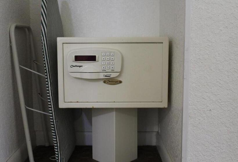 장애인을 위한 킹사이즈 침대 스탠다드 룸, Quality Inn Florida City  Gateway To The Keys