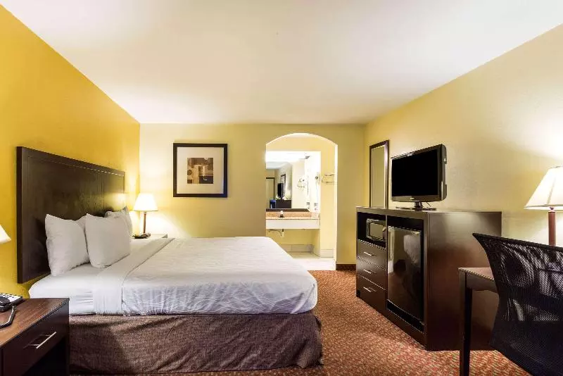 キングサイズベッドのスタンダードルーム, Quality Inn Indianola