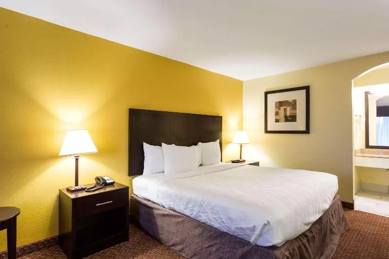 キングサイズベッドのスタンダードルーム, Quality Inn Indianola