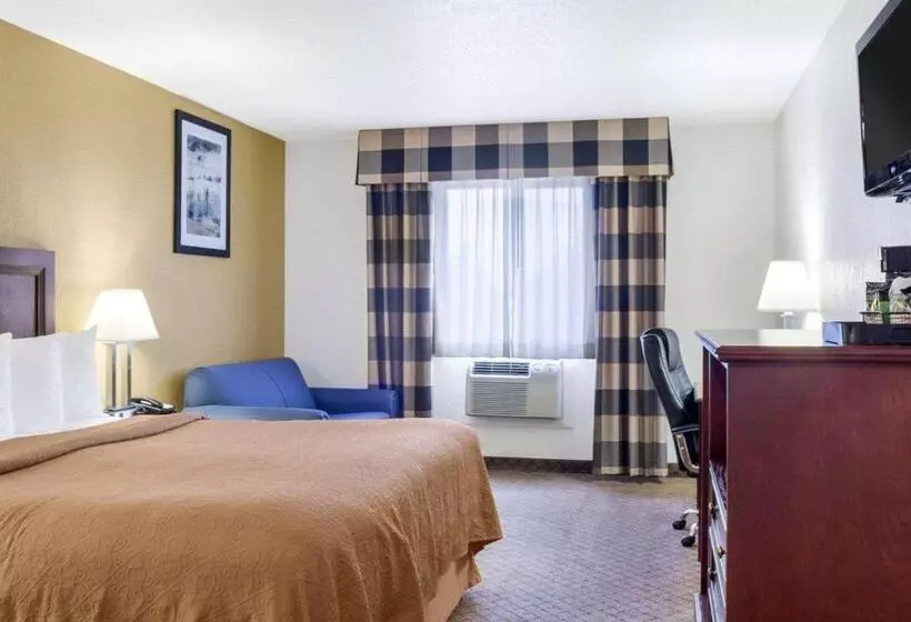 キングサイズベッドのスタンダードルーム, Quality Inn Oacoma   Chamberlain