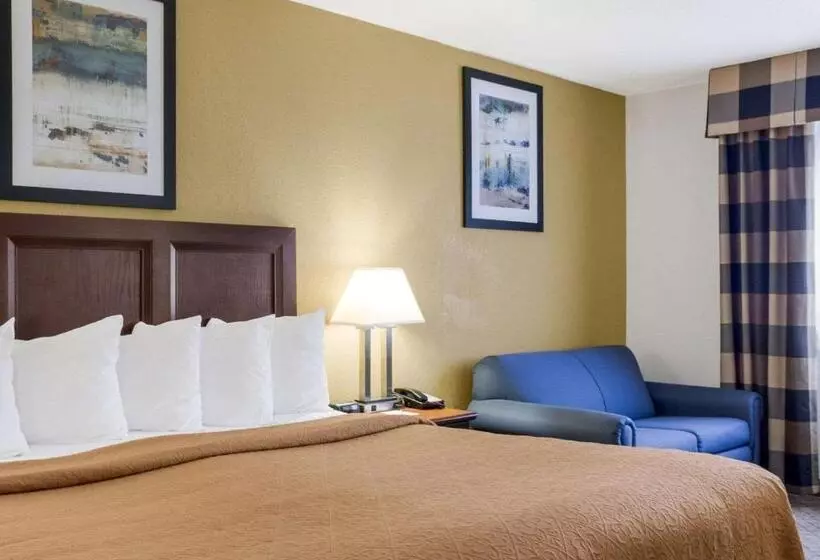 キングサイズベッドのスタンダードルーム, Quality Inn Oacoma   Chamberlain