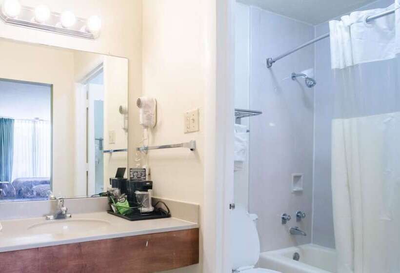 سوییت, Rodeway Inn & Suites Greensboro Southeast