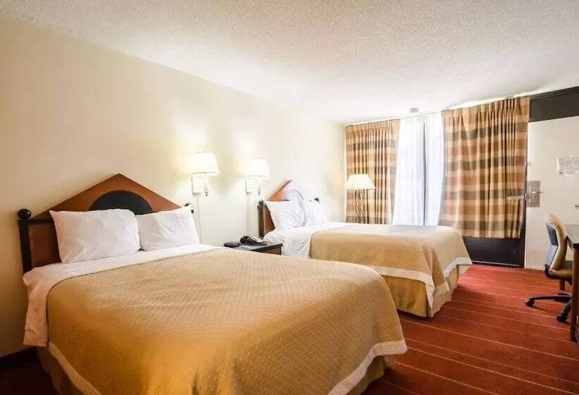 ２ダブルベッドのスタンダードルーム, Rodeway Inn & Suites Greensboro Southeast