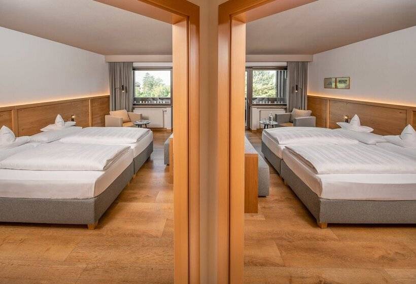 חדר משפחתי, Royal Hotel Hinterhuber