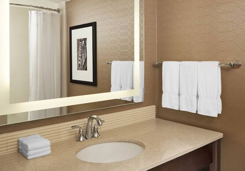 디럭스 룸, Sheraton Ann Arbor