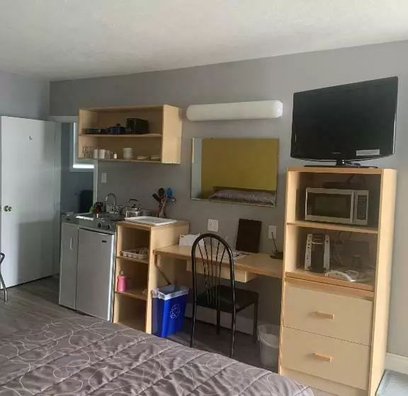 Standard Room 2 Double Beds, Hilltop Motel & Restaurant
