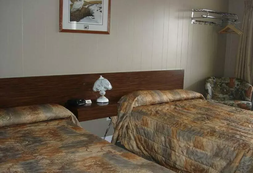 Standard Room 2 Double Beds, Hilltop Motel & Restaurant