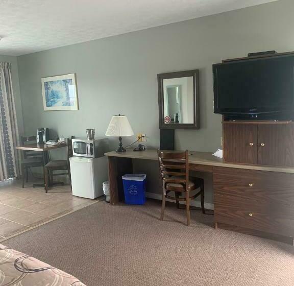 غرفة قياسية مزوَّدة بشُرفة, Hilltop Motel & Restaurant