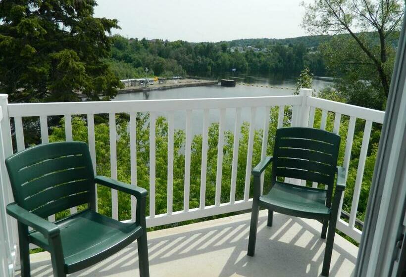 غرفة قياسية مزوَّدة بشُرفة, Hilltop Motel & Restaurant