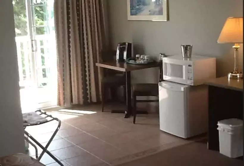 Standard Room Double Bed, Hilltop Motel & Restaurant