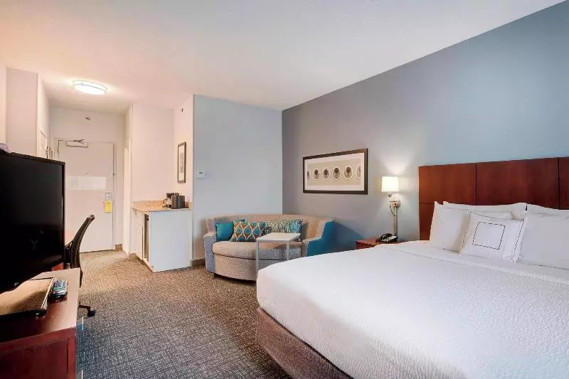 اتاق استاندارد با تخت بزرگ, Courtyard Raleigh Crabtree Valley