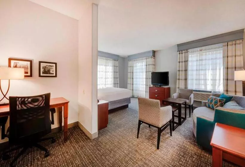 سوئیت با تخت بزرگ, Courtyard Raleigh Crabtree Valley