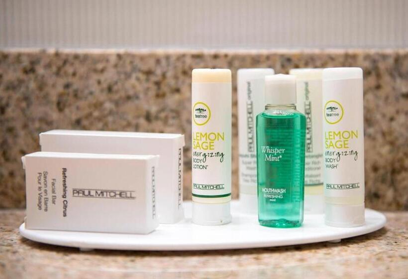 キングサイズベッドのスイートルーム, Courtyard Raleigh Crabtree Valley