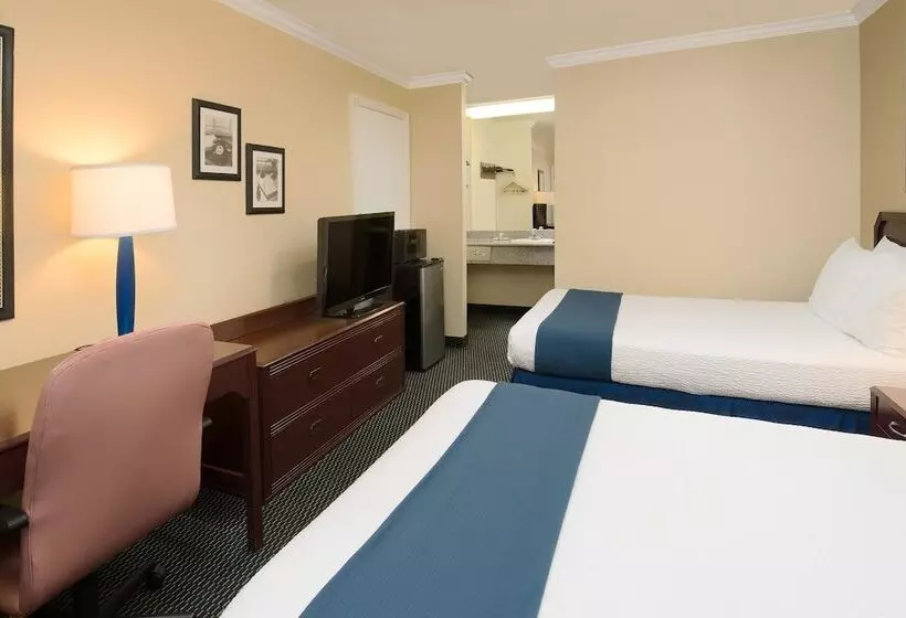 سوییت, Days Inn By Wyndham Pinole Berkeley